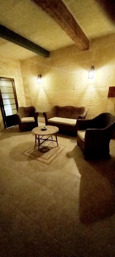 Ta Majsi Farmhouse With Indoor Heated Pool San Lawrenz Extérieur photo