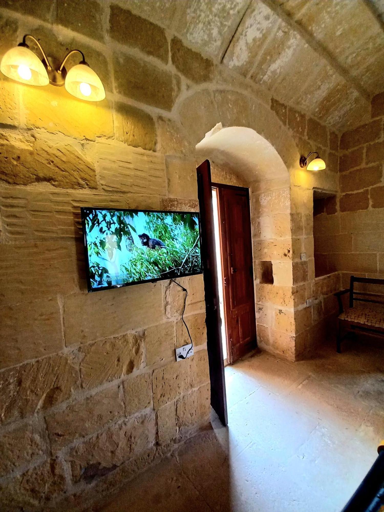 Ta Majsi Farmhouse With Indoor Heated Pool San Lawrenz Extérieur photo