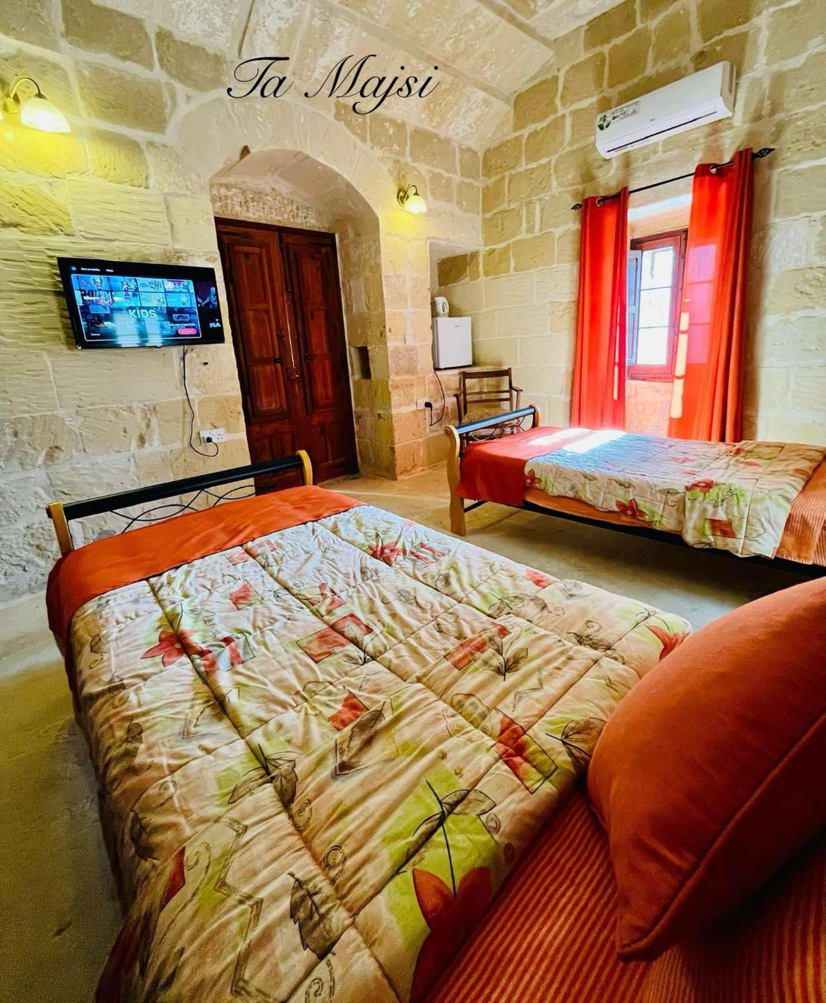 Ta Majsi Farmhouse With Indoor Heated Pool San Lawrenz Extérieur photo